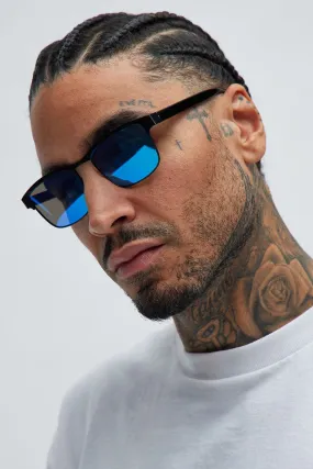Act Fast Sunglasses - Black/Blue