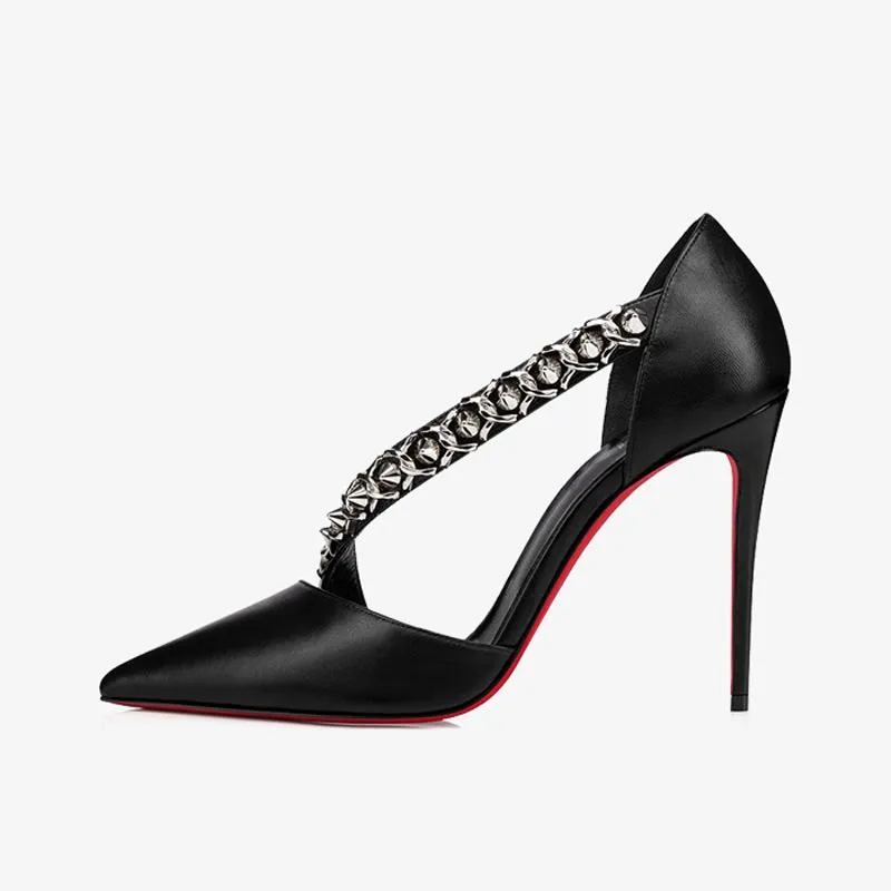 Black Pump with Crossed Straps