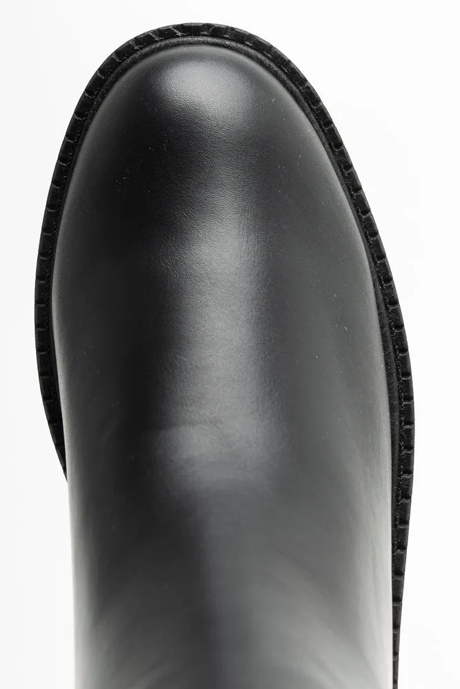 Refined Chelsea Boot Black