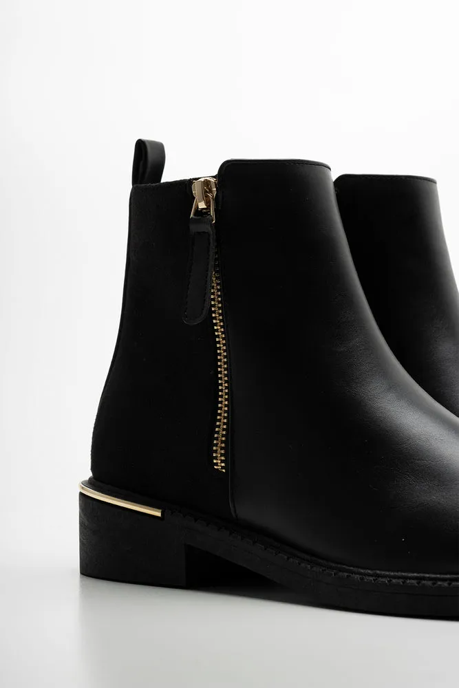 Refined Chelsea Boot Black